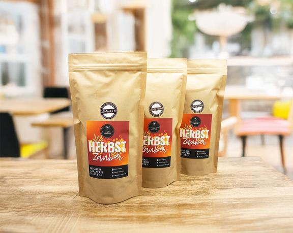 Drei Pakete Herbstzauber Kaffee in der Torgauer Touristeninformation