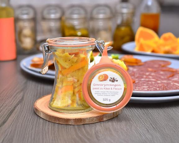 Gewürzorangen aus der Torgauer Touristeninformation in einem Glas.