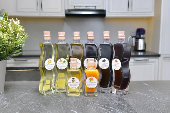 Auswahl an Ölen in der Torgauer Touristeninformation